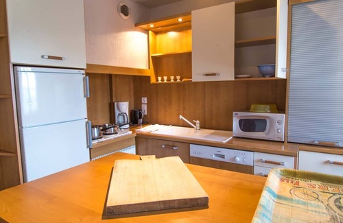 Saint-Leger-de-Peyre House | Cozy 6-Person Gîte with Terrace in Traditional Village