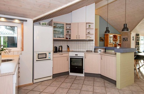 Houstrup House | Spacious 6-Person Holiday Home in Nørre Nebel - Rated 9.8