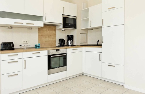 Grossenbrode Apartment | Cozy 6-Person Holiday Home with Oceanfront Views