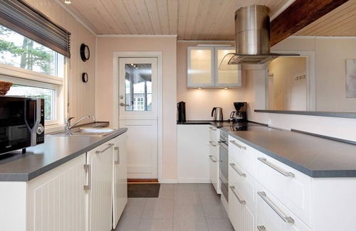 Bøtø By House | Ideal 6-Person Holiday Home with Ocean View in Væggerløse