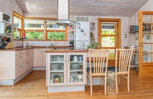 Femmøller House | Spacious 6-Person Holiday Home in Ebeltoft - Pet Friendly!