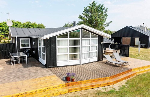 Lonstrup House | Spacious 6-Person Holiday Home in Hjørring with Spa