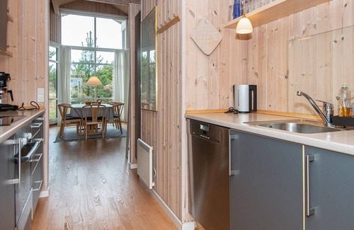Nørre Fjand House | Inviting 6-Person Holiday Home in Ulfborg with Breakfast