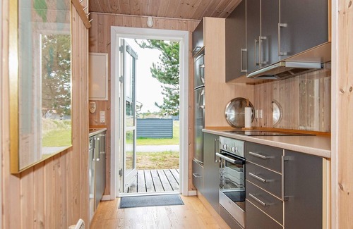 Nørre Fjand House | Inviting 6-Person Holiday Home in Ulfborg with Breakfast