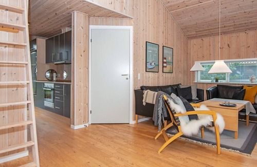 Nørre Fjand House | Inviting 6-Person Holiday Home in Ulfborg with Breakfast
