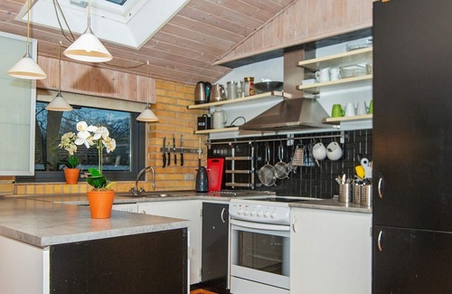 Ørsted House | Cozy 6-Person Holiday Home with Ocean View in Ørsted