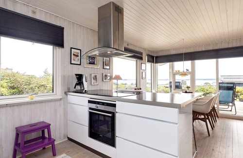 Helnæs By House | Oceanfront Holiday Home for 6 in Ebberup – Guest Rated 10/10