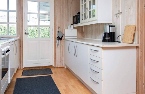 Grena Strand House | Inviting Holiday Home for 6 with Ocean View in Grenaa