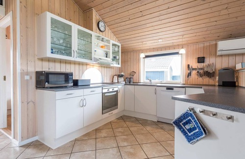 Falen House | Perfect Family Holiday Home in Hemmet with Great Amenities