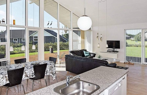 Falen House | Ideal 6-Person Holiday Home with Kitchen in Hemmet