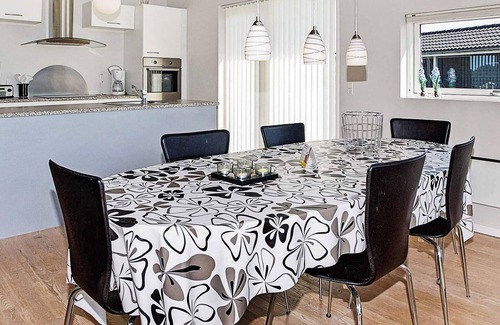 Falen House | Ideal 6-Person Holiday Home with Kitchen in Hemmet