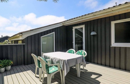 Grønhøj House | Ideal 6-Person Holiday Home in Løkken with Great Amenities