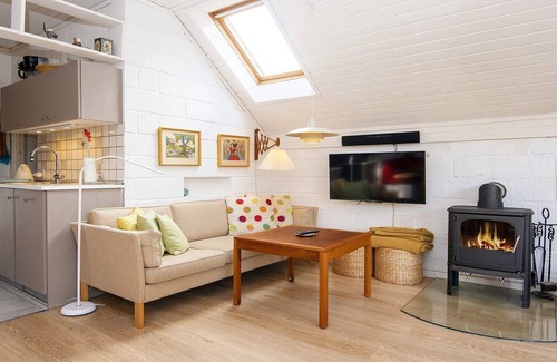 Nørre Fjand House | Cozy 6-Person Holiday Home with Oceanfront Views in Ulfborg