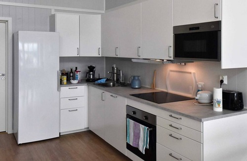 Dyrvik House | Oceanfront Holiday Home for 6 in Dyrvik - Guest Rated 10/10