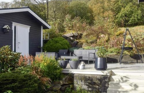 Stadlandet House | Family-Friendly Three-Bedroom Holiday Home in Åram