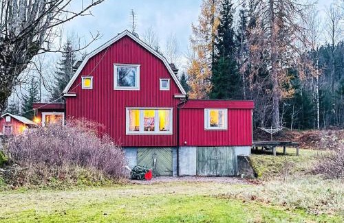 Amal House | Charming Child-Friendly Holiday Home in ÅMÅL Awaits