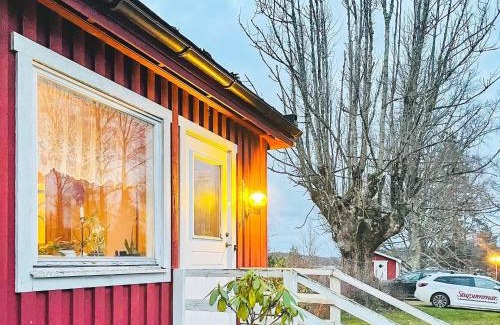 Amal House | Charming Child-Friendly Holiday Home in ÅMÅL Awaits