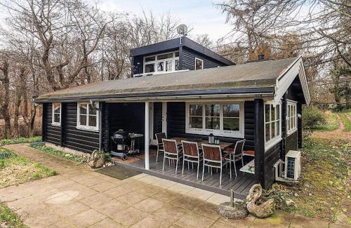 Dronningmolle House | Cozy Holiday Home Hulerødvej: Pet & Child Friendly Stay
