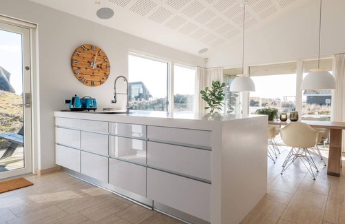 Rindby Strand House | Perfect Oceanfront Holiday Home for 6 in Fanø