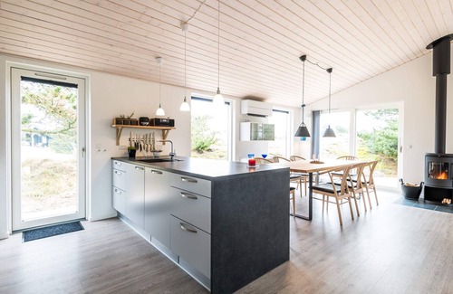Rindby Strand House | Spacious 6-Person Holiday Home in Fanø, Pet-Friendly Stay