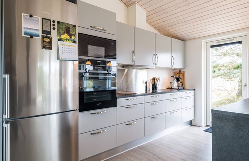 Rindby Strand House | Spacious 6-Person Holiday Home in Fanø, Pet-Friendly Stay