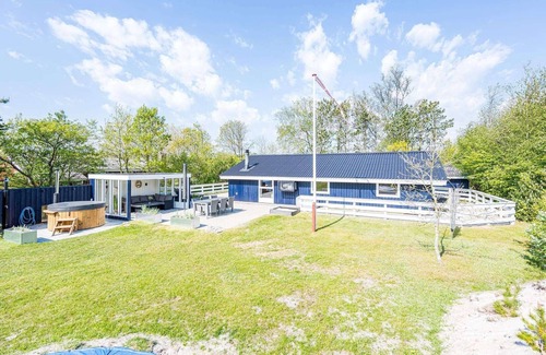 Henne House | Spacious Holiday Home for 6 in Henne - Pet Friendly & Family Ready