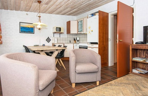 Henne Strand House | Cozy Holiday Home for 6 in Henne with Ocean View