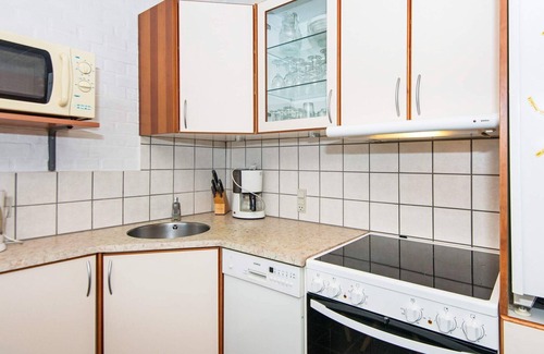 Henne Strand House | Cozy Holiday Home for 6 in Henne with Ocean View