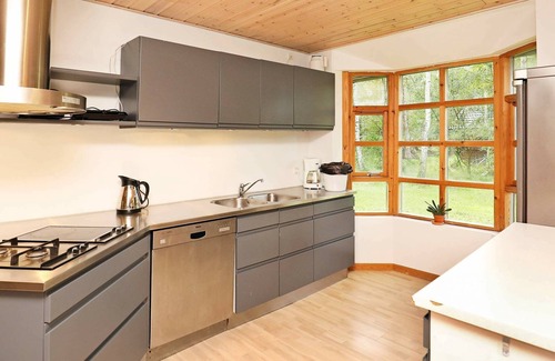 Vestero Havn House | Spacious 6-Person Holiday Home in Læsø with Spa & Breakfast