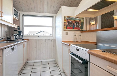 Hvorup Klit House | Ideal 6-Person Holiday Home with Oceanfront Views in Løkken