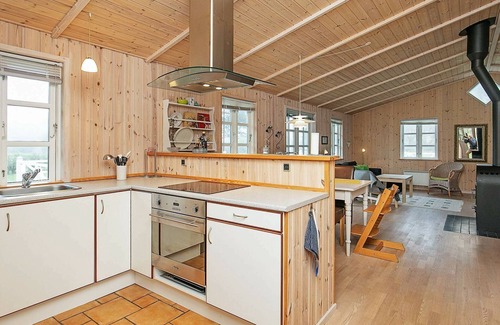 Kramnitse House | Comfortable 6-Person Holiday Home in Rødby with Breakfast