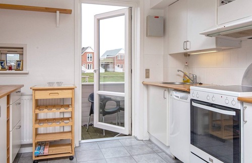 Sønderstrand Apartment | Spacious 6-Person Holiday Home in Rømø with Great Amenities