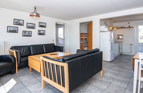 Sønderstrand Apartment | Spacious 6-Person Holiday Home in Rømø with Great Amenities