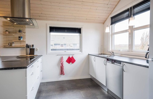 Skaven Strand House | Family-Friendly 6-Person Holiday Home in Tarm