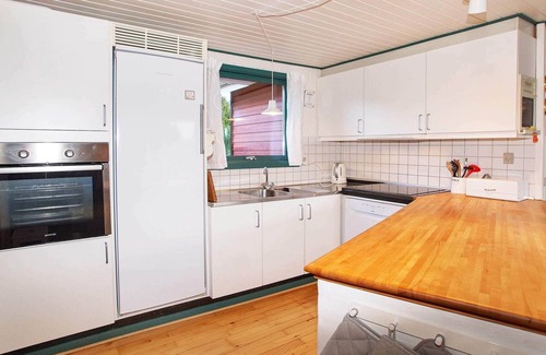 Skaven Strand House | Inviting 6-Person Holiday Home with Oceanfront Views