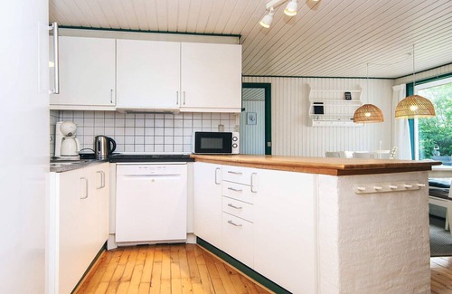 Skaven Strand House | Inviting 6-Person Holiday Home with Oceanfront Views