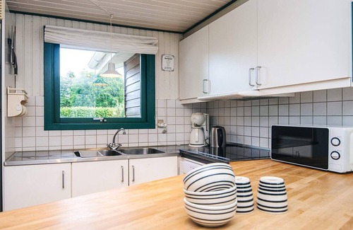 Skaven Strand House | Inviting 6-Person Holiday Home with Oceanfront Views