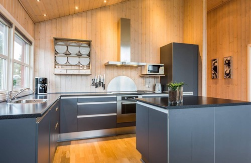 Skaven Strand House | Ideal Holiday Home for 6 in Tarm - Pet-Friendly Retreat