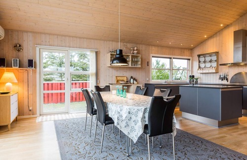 Skaven Strand House | Ideal Holiday Home for 6 in Tarm - Pet-Friendly Retreat