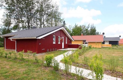 Lensterstrand House | Family-Friendly Holiday Home for 6 in Groemitz