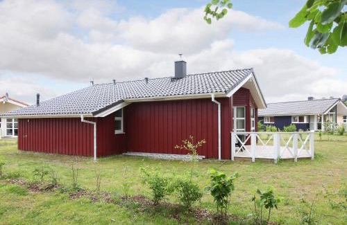Lensterstrand House | Family-Friendly Holiday Home for 6 in Groemitz