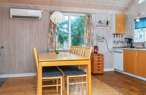 Grena Strand House | Comfortable 6-Person Holiday Home in Grenaa