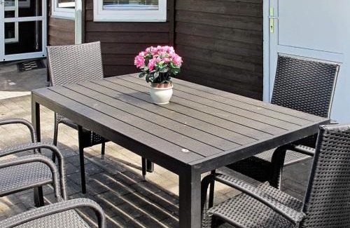 Hou House | Cozy 6-Person Holiday Home in Hals - Pet and Child Friendly