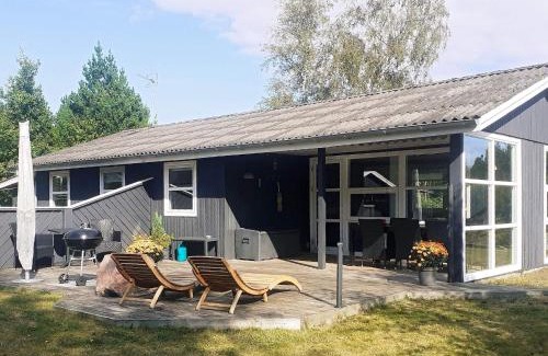Hou House | Ideal Holiday Home for 6 in Pet-Friendly Hals