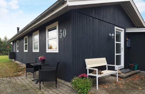 Hou House | Ideal Holiday Home for 6 in Pet-Friendly Hals