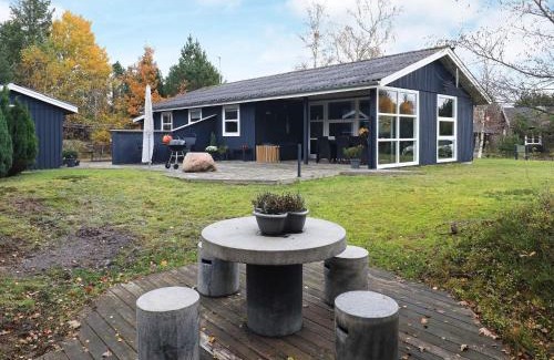 Hou House | Ideal Holiday Home for 6 in Pet-Friendly Hals