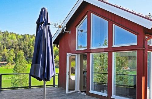 Henan House | Beachfront Family Retreat at Holiday Home Dalby