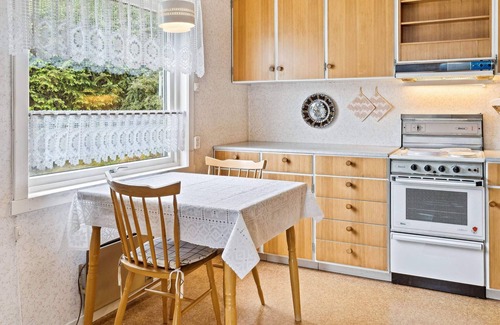 Stadlandet House | Cozy 6-Person Holiday Home with Ocean View in Åram
