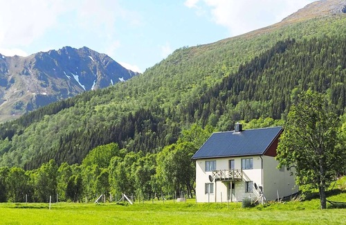 Gisløy House | 6 person holiday home in ALSVÅG-By Traum