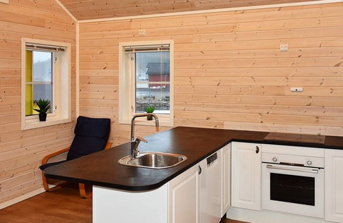 Vagsoy House | Ideal 6-Person Holiday Home with Oceanfront Views in MÅLØY